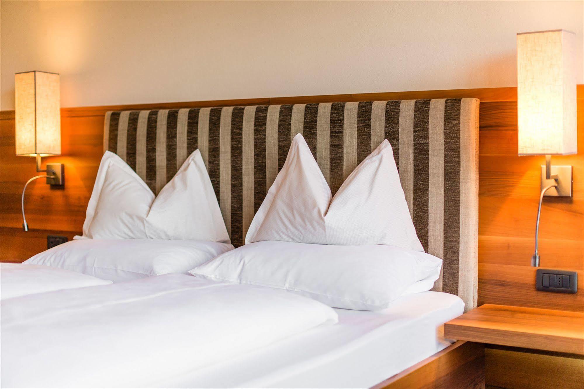 Hotel Pollinger Merano Bagian luar foto